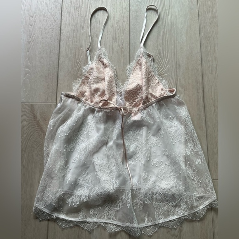 VICTORIA’S SECRET :: CAMISOLE